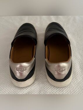 UGG Black Leather Sneakers Cas Comfort Shoe Women’s Size 8 1019108 F27020E Soft